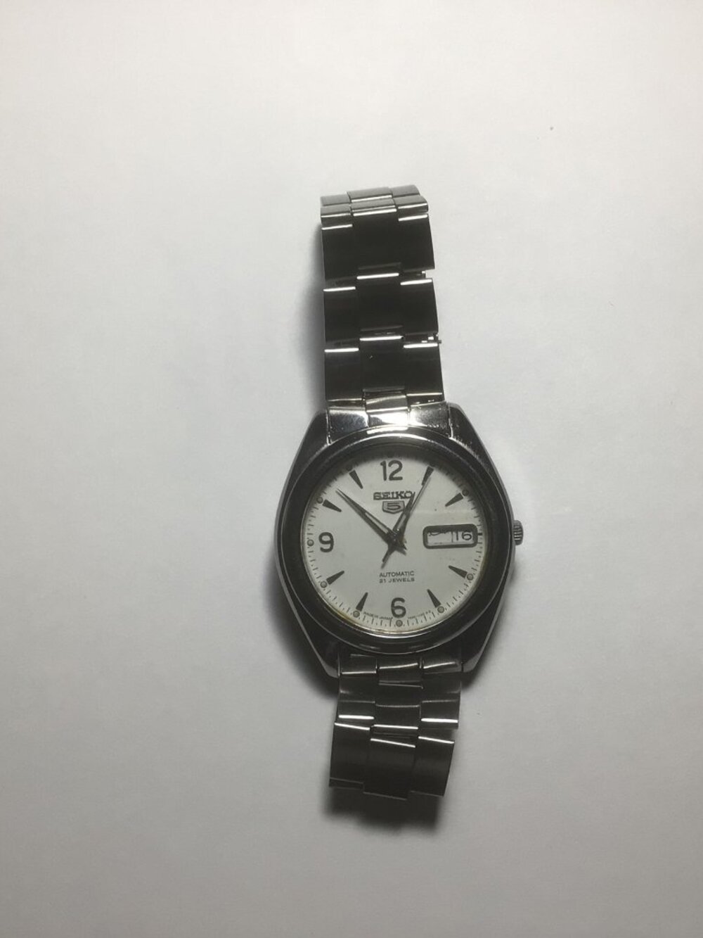 Seiko 5 automatic vintage light cream/silver dial baton indices